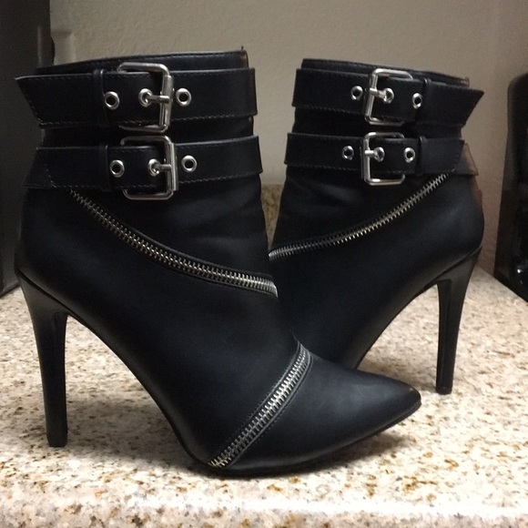 JustFab Shoes - Justfab NWOB smokin black multi zipper booties!🔥